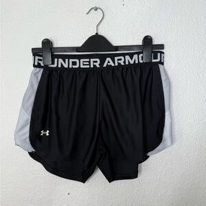 Under Armour Women's Black and White Athletic Shorts Size M